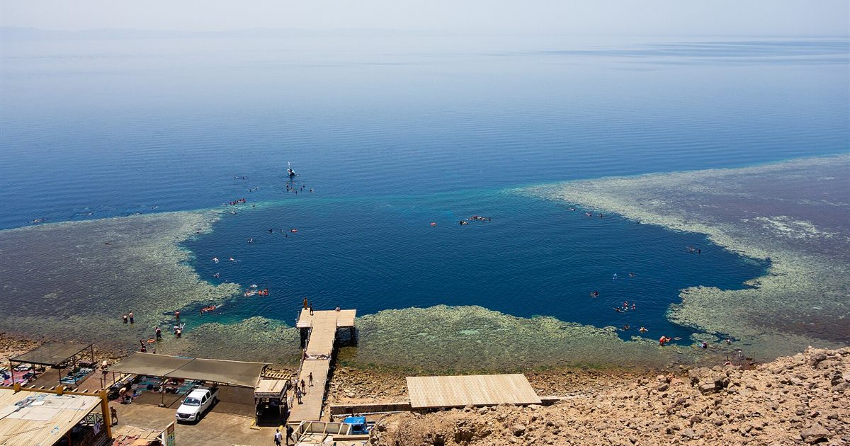 Das Blue Hole und die umliegende Küste bei Dahab
